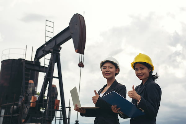 مهندسین در طراحی سایت صنایع پتروشیمی