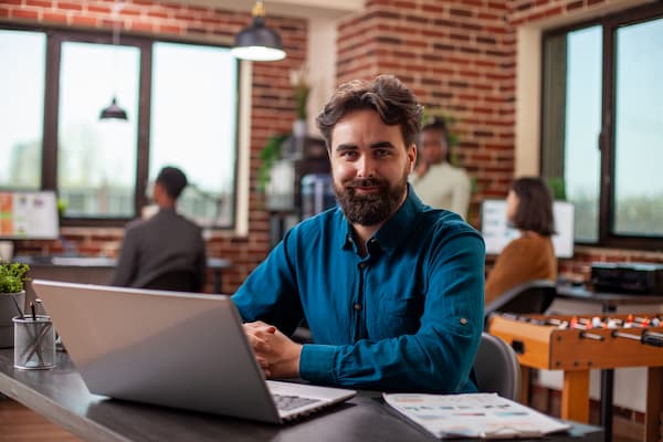 عکس پشتیبان ها در بهترین شرکت پشتیبانی سایت