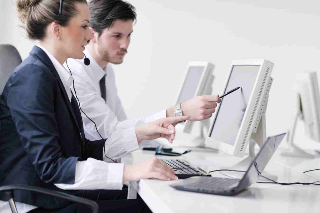 عکس شاخص چطور پشتیبانی حرفهای میتواند بازدیدکننده سایت را به مشتری تبدیل کند؟