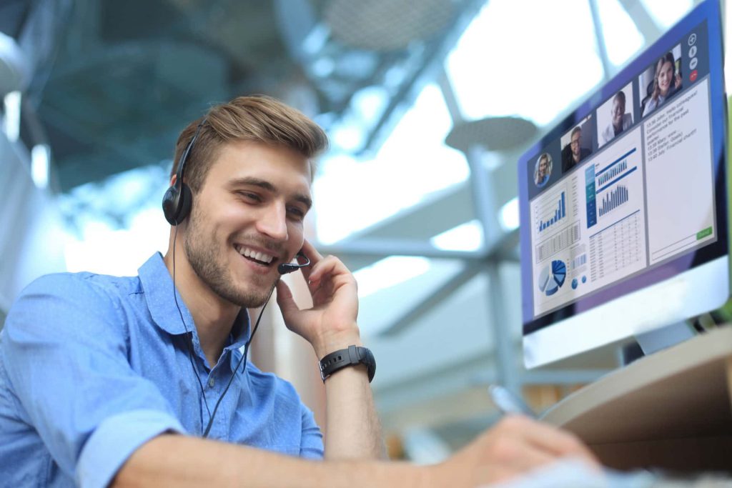 عکس شاخص چگونه پشتیبانی حرفهای باعث رشد برند و افزایش فروش بلندمدت میشود؟